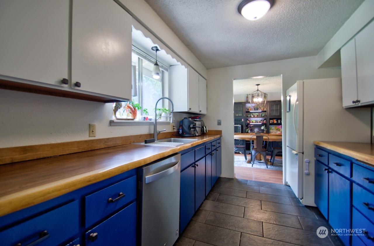 Image 13 of 30 For 8548 178th Avenue Sw