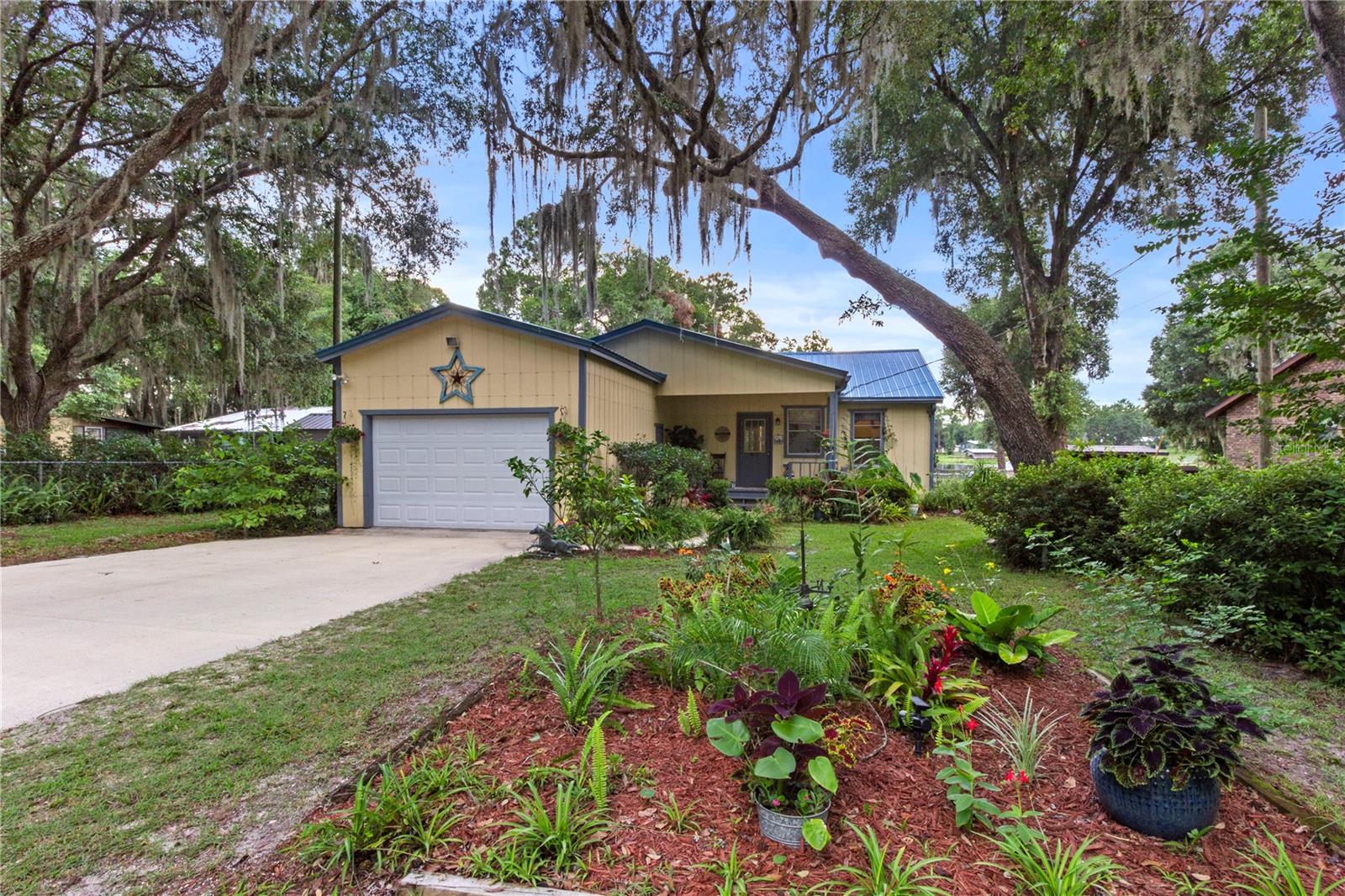 Details for 832 Lake Shore Terrace, INTERLACHEN, FL 32148