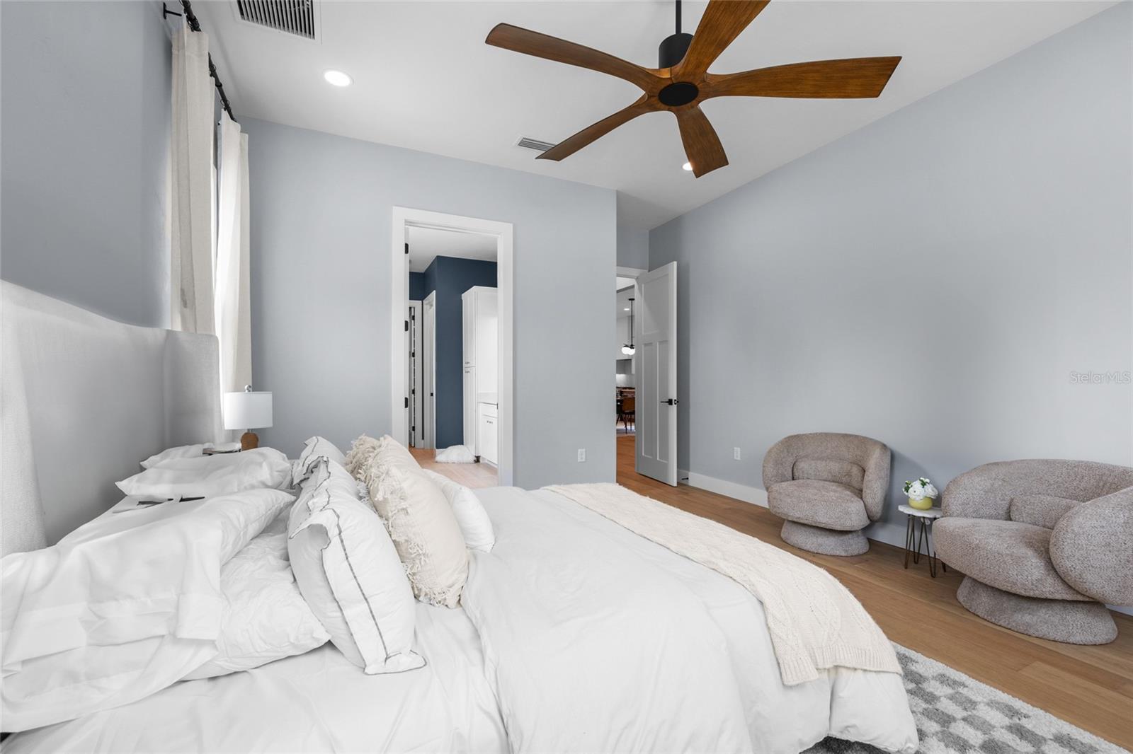 Image 10 of 44 For 716 131 Street