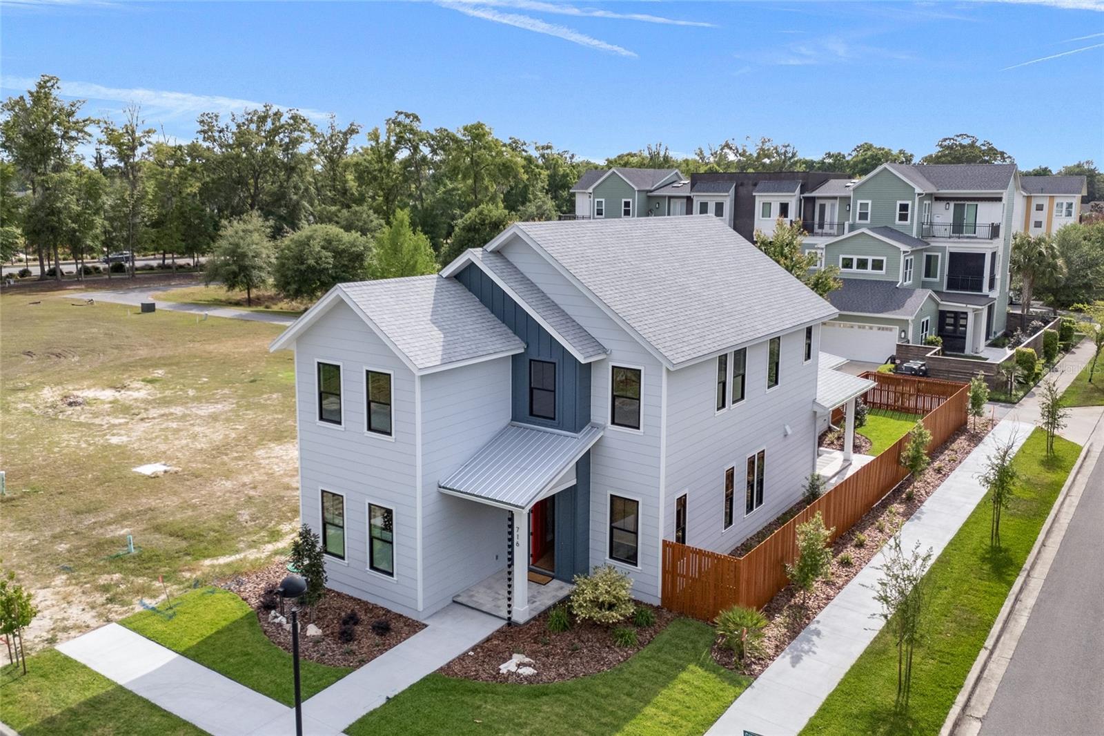 Image 4 of 44 For 716 131 Street