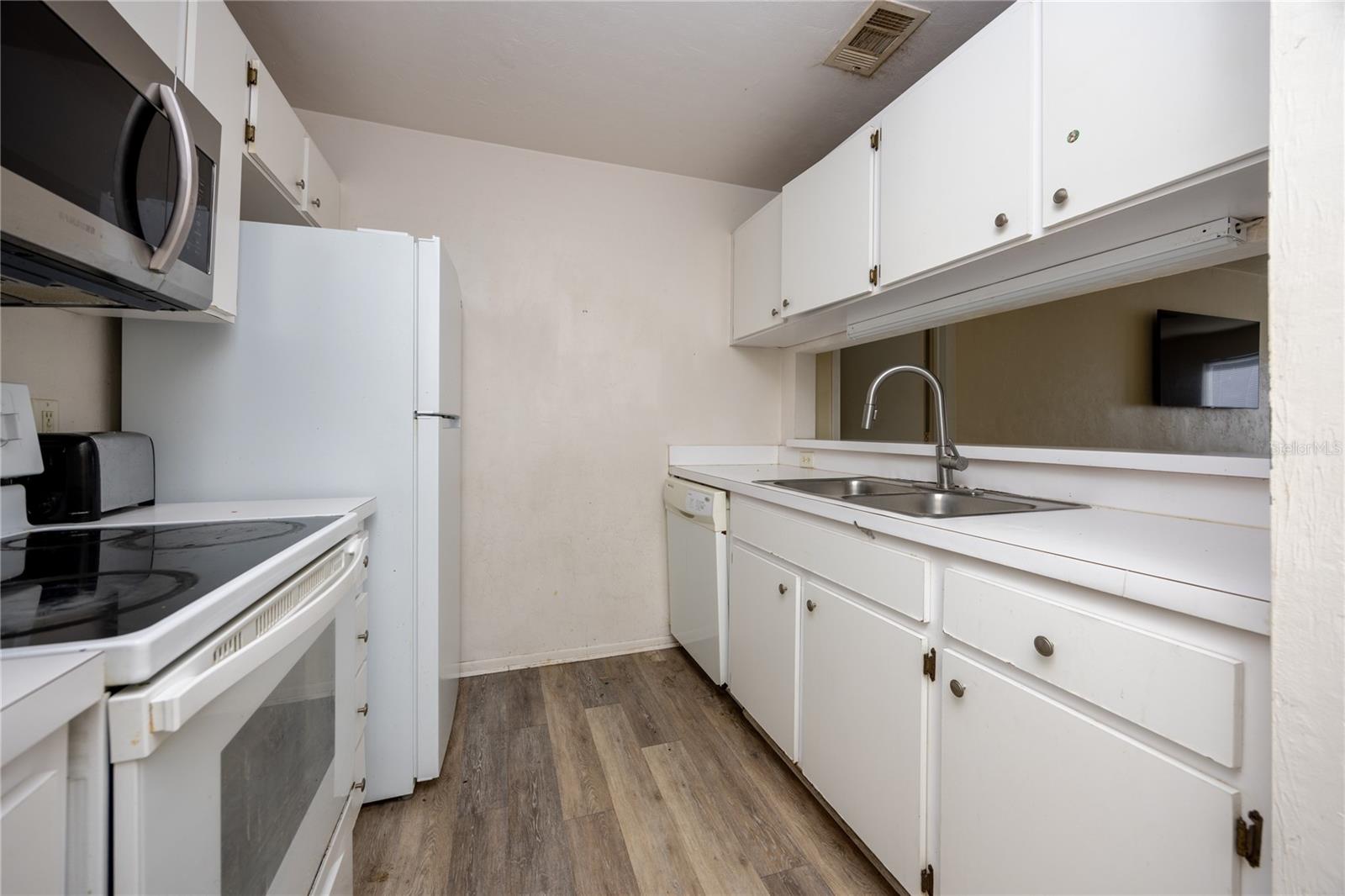 Image 11 of 26 For 4000 23rd Street 5-207