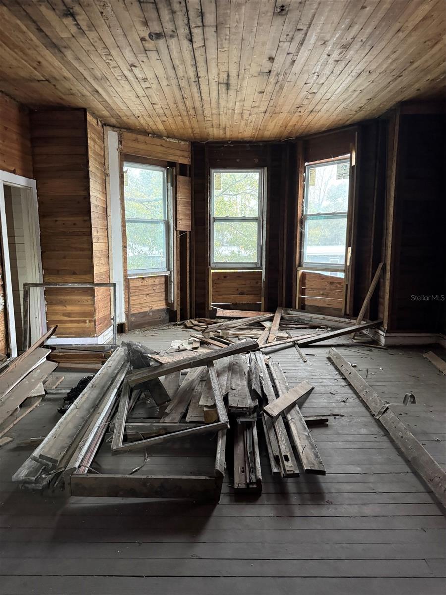 Image 14 of 20 For 708 Walnut Street