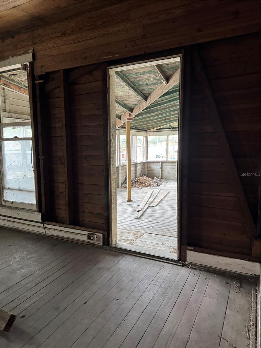 Image 16 of 20 For 708 Walnut Street