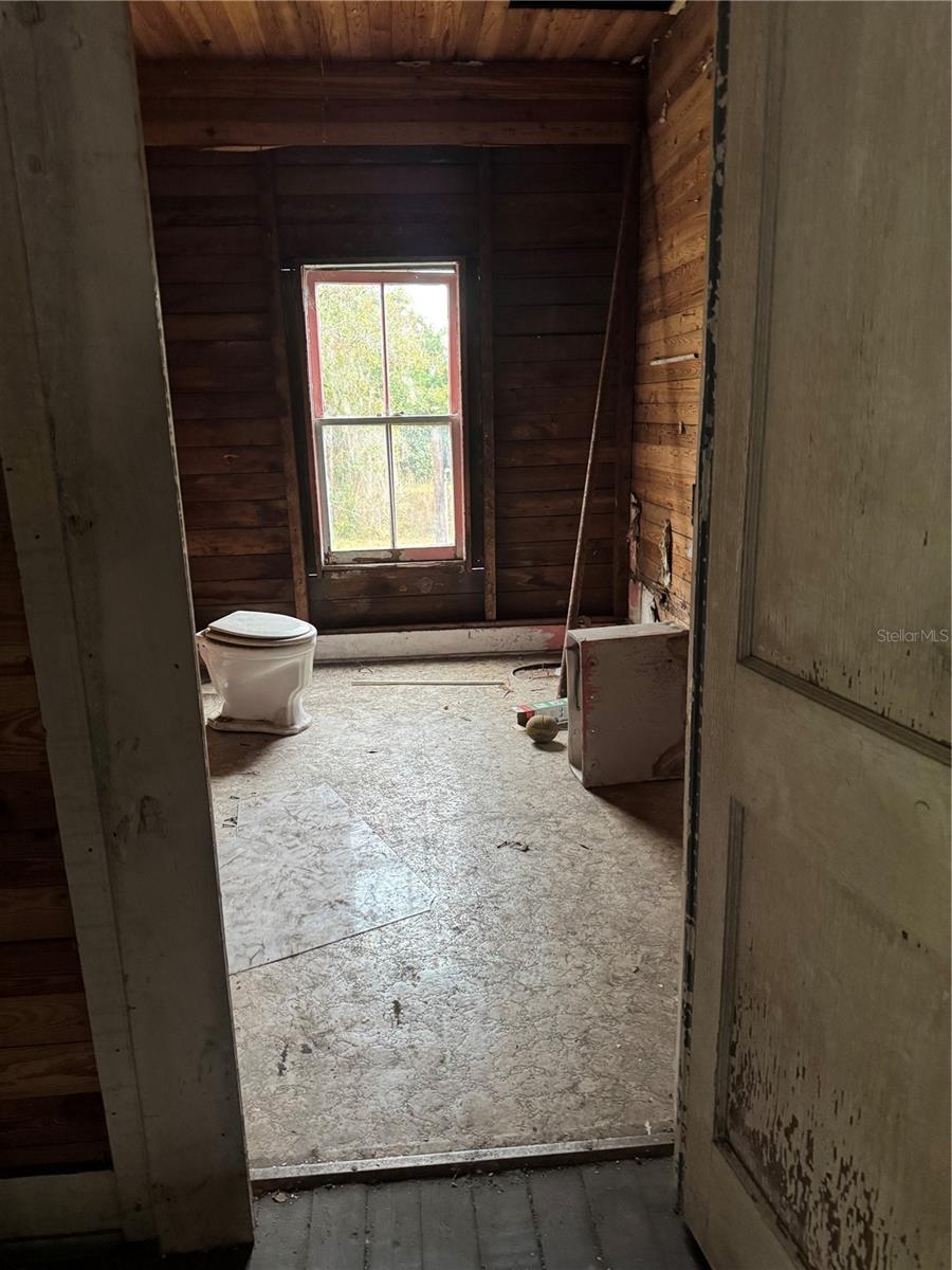 Image 17 of 20 For 708 Walnut Street