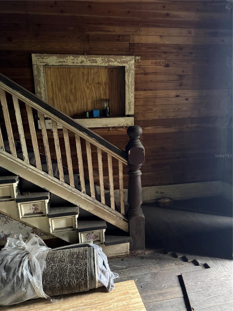 Image 5 of 20 For 708 Walnut Street