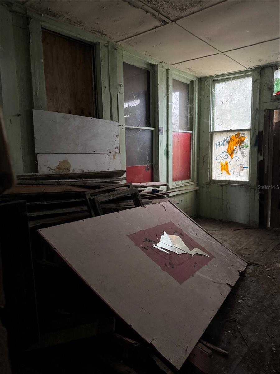 Image 9 of 20 For 708 Walnut Street