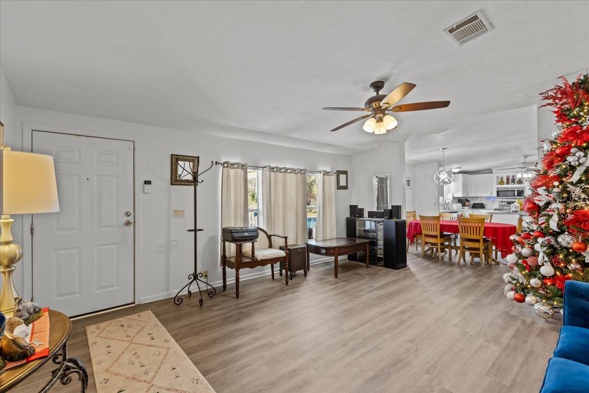 Image 11 of 53 For 6850 73rd Lane