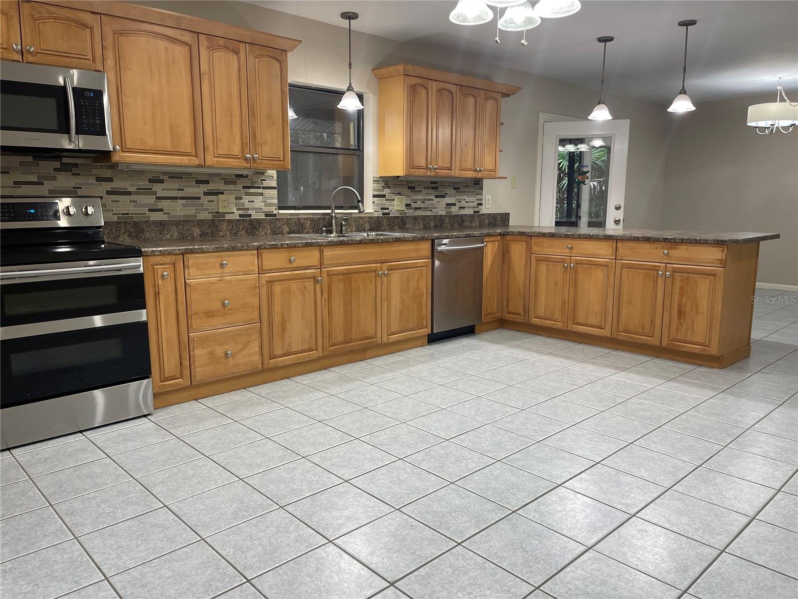 Image 6 of 19 For 7629 8th Avenue