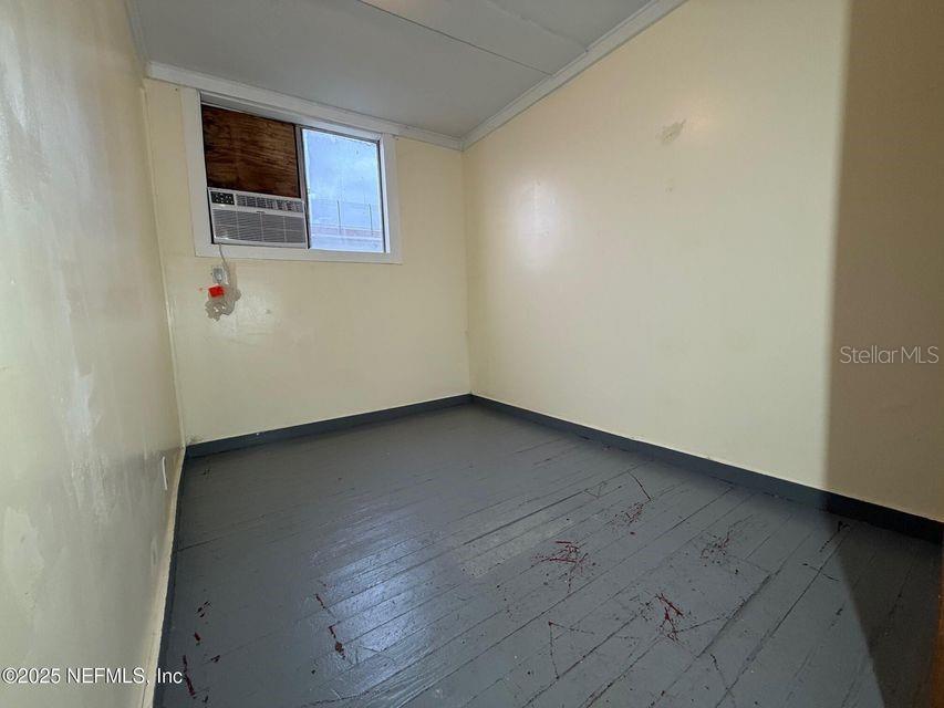 Image 10 of 16 For 224 Thompson Street