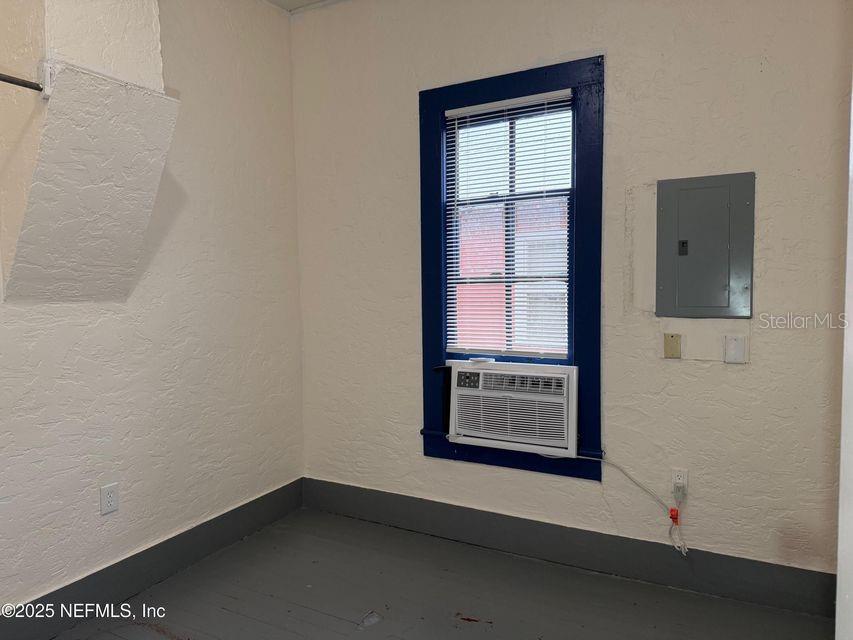 Image 14 of 16 For 224 Thompson Street