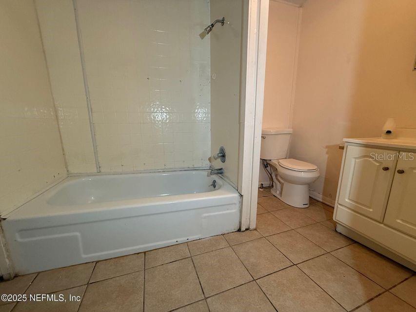 Image 15 of 16 For 224 Thompson Street