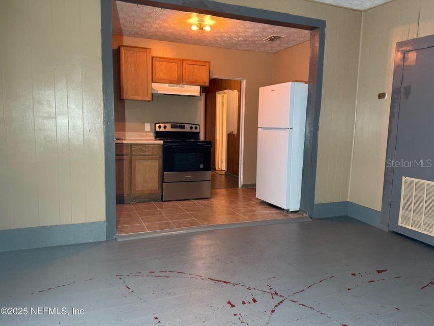 Image 6 of 16 For 224 Thompson Street