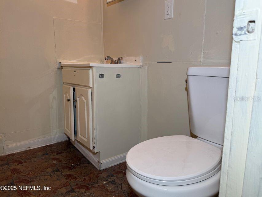 Image 8 of 16 For 224 Thompson Street