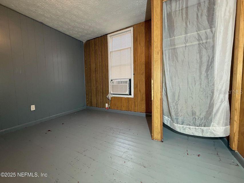 Image 9 of 16 For 224 Thompson Street