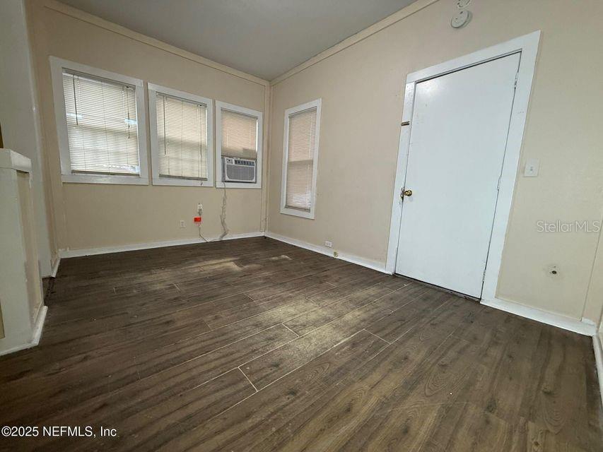 Image 10 of 14 For 226 Thompson Street