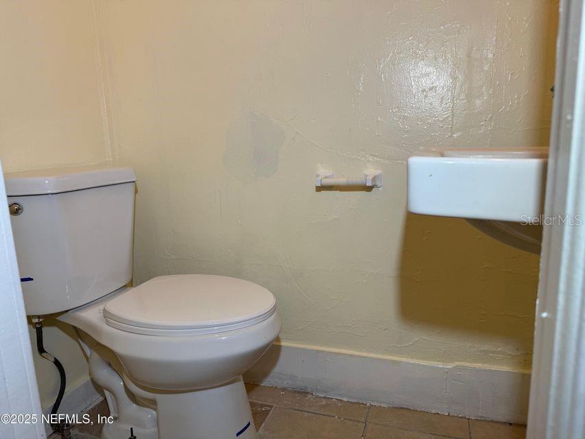 Image 7 of 14 For 226 Thompson Street