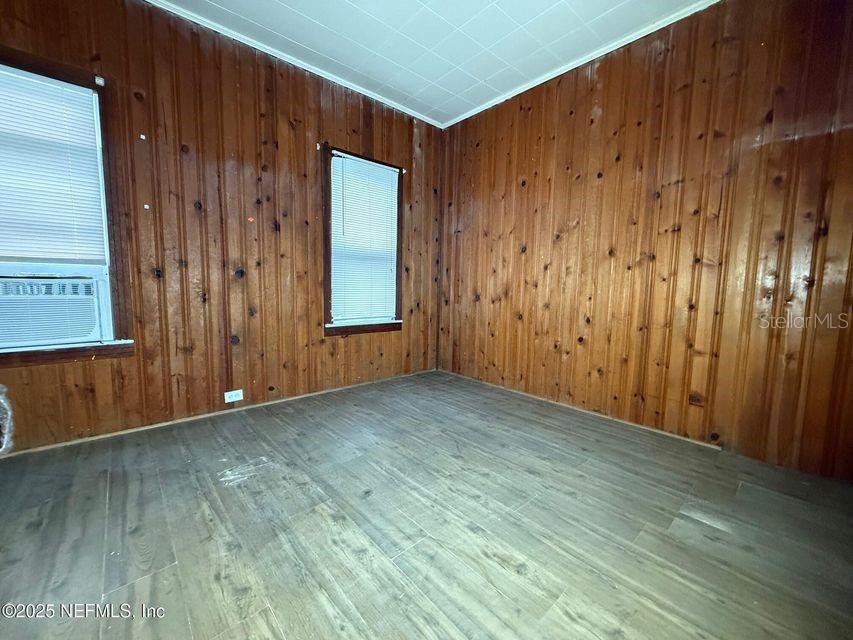 Image 8 of 14 For 226 Thompson Street