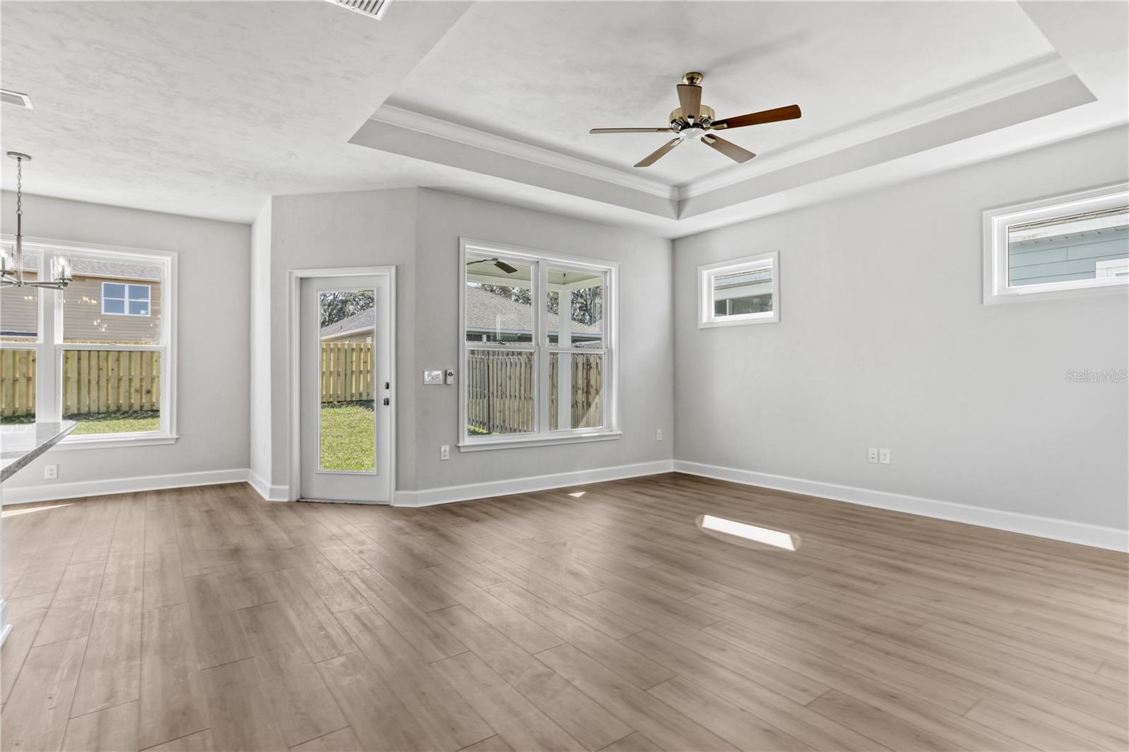Image 6 of 14 For 12495 158 Street