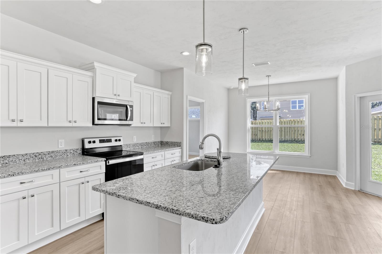Image 7 of 14 For 12495 158 Street