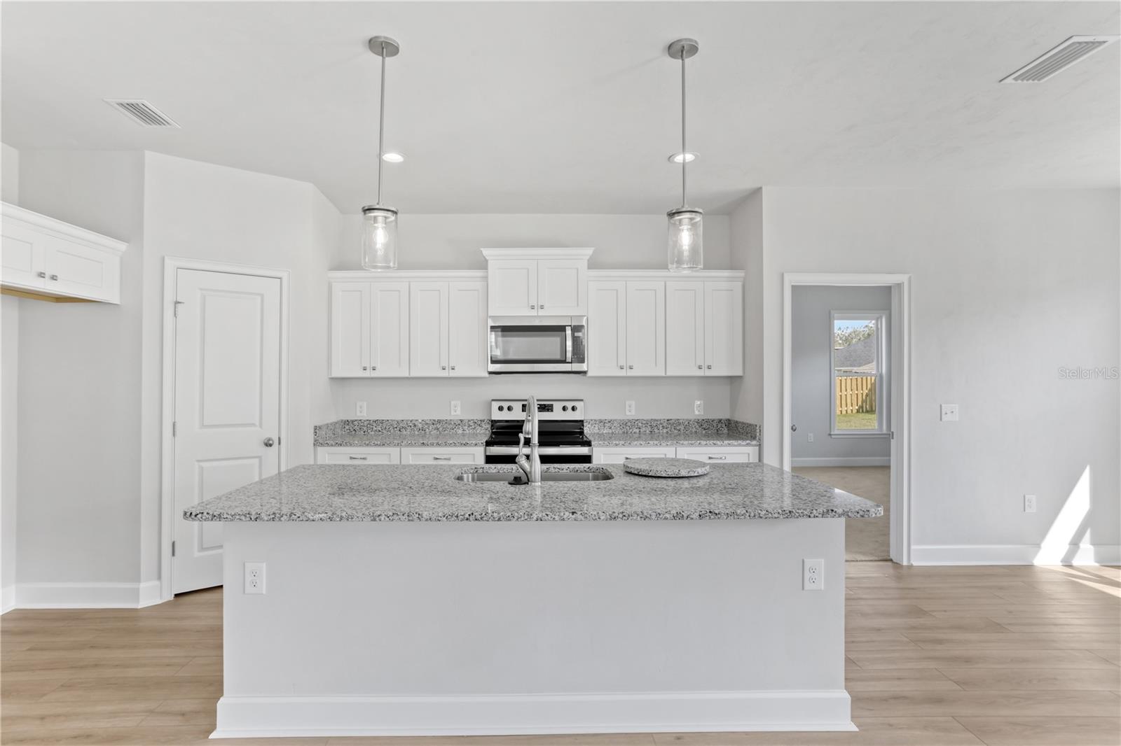 Image 8 of 14 For 12495 158 Street