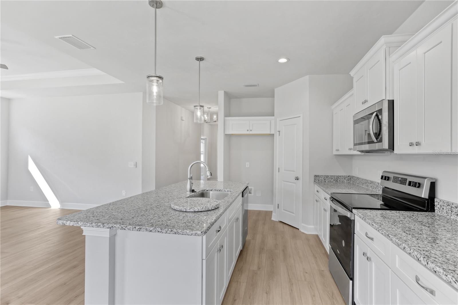 Image 9 of 14 For 12495 158 Street