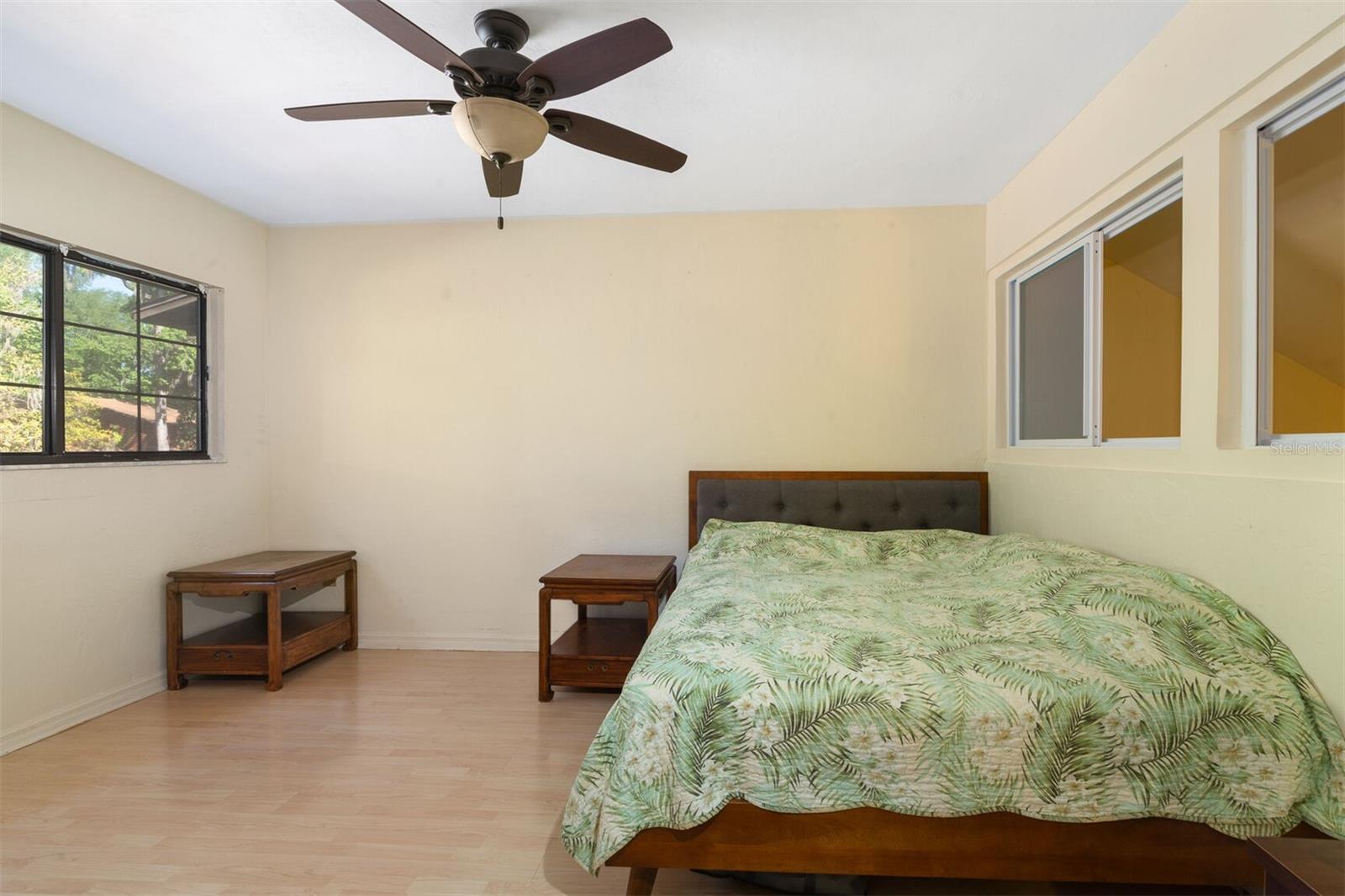 Image 11 of 29 For 945 56th Terrace