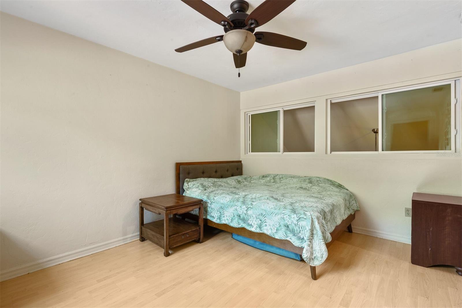 Image 12 of 29 For 945 56th Terrace