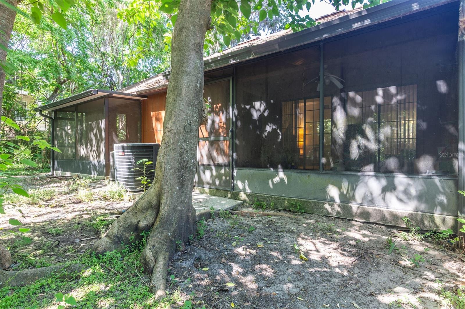 Image 18 of 29 For 945 56th Terrace