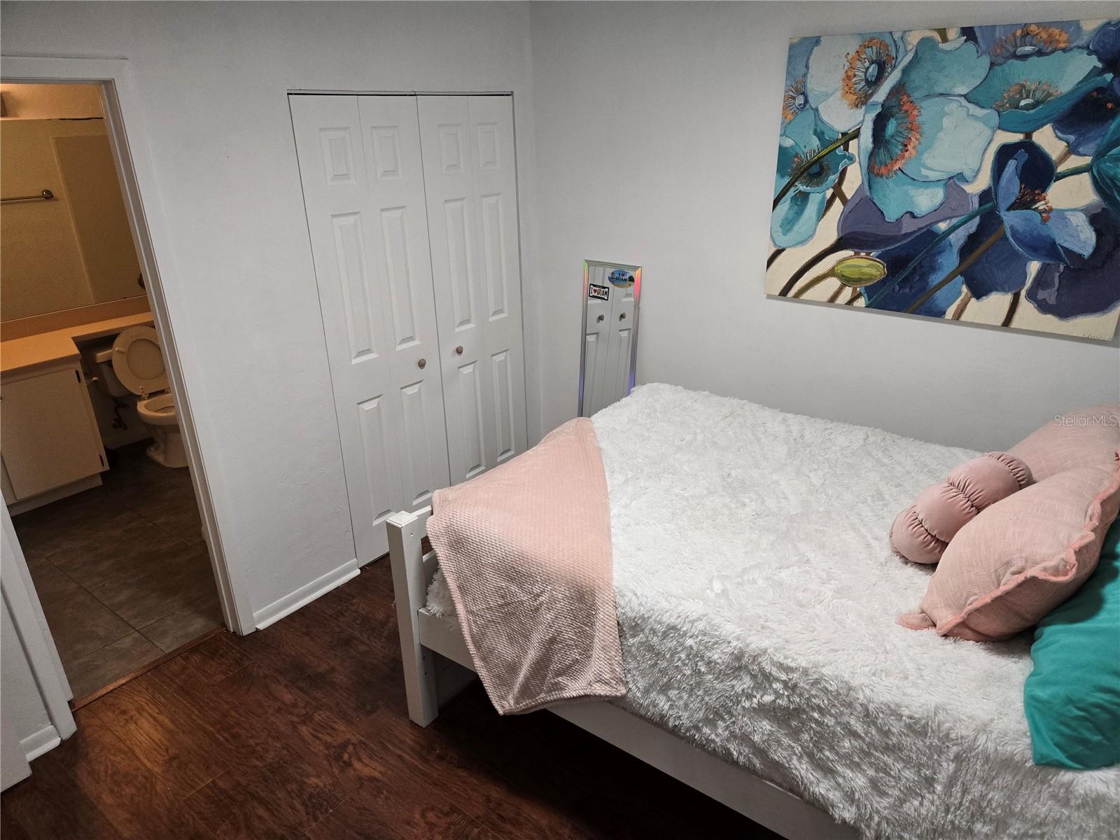 Listing photo id 22 for 3800 20th Avenue Avenue 209