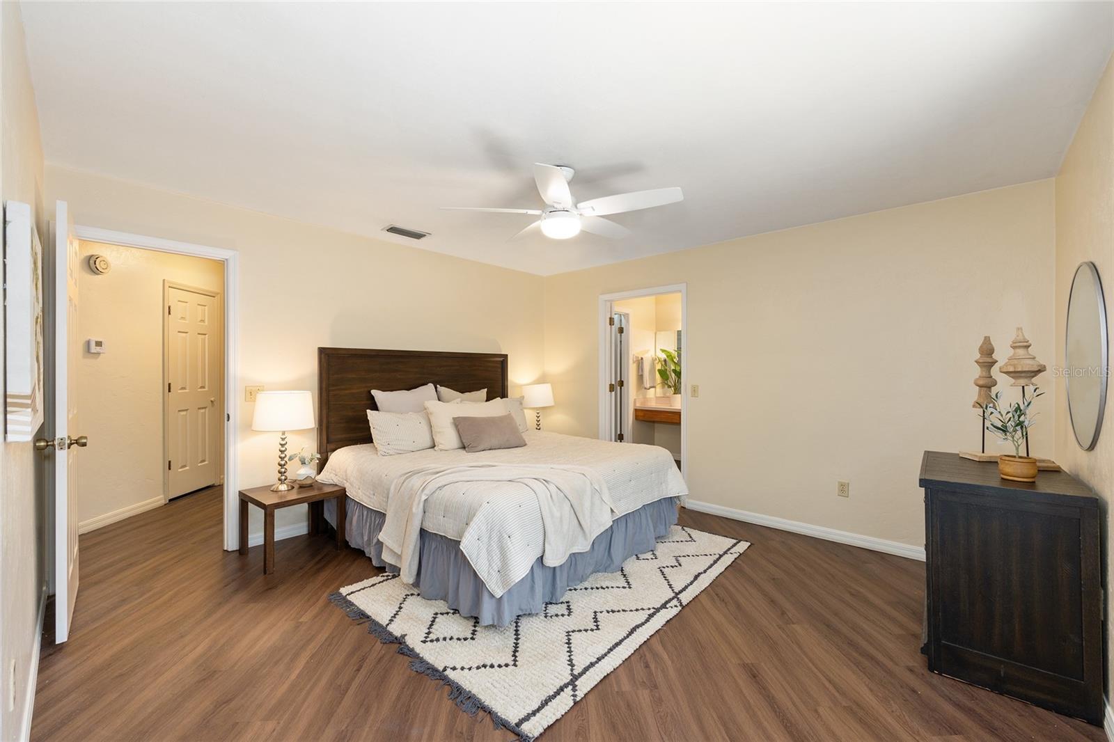 Image 23 of 57 For 914 42nd Terrace