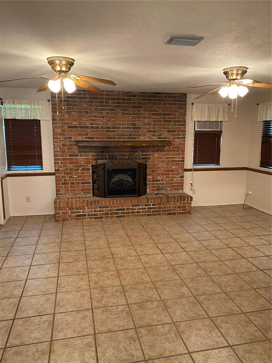Image 22 of 37 For 625 24th Street
