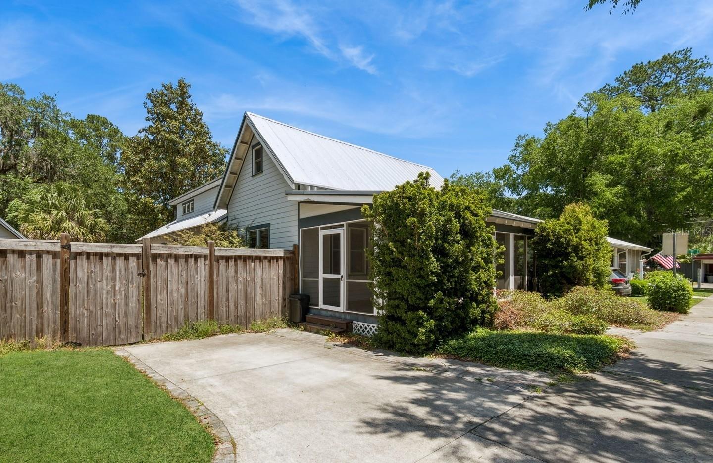 Image 2 of 36 For 620 6th Avenue