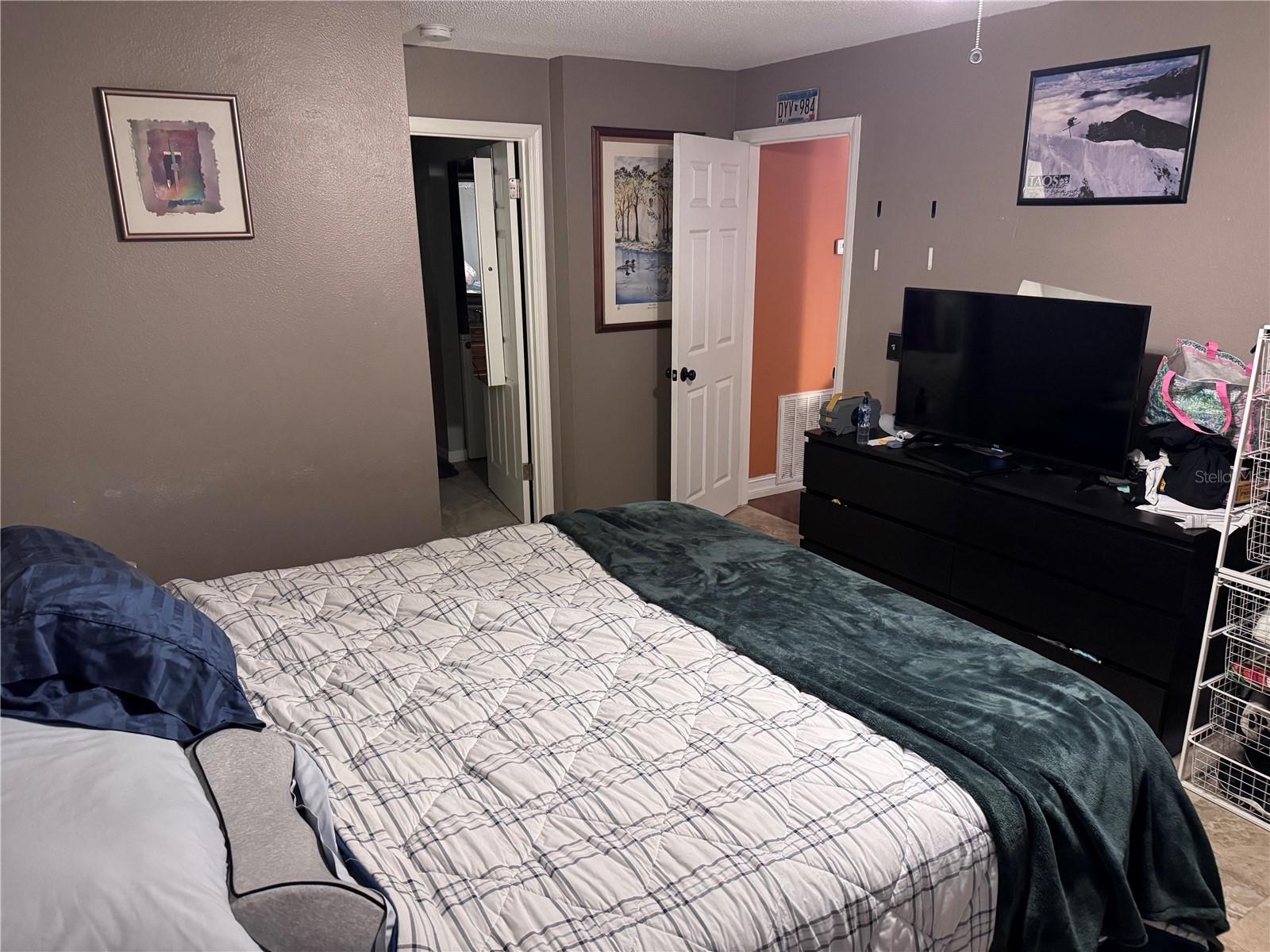 Image 16 of 24 For 9481 Highland Oak Drive 715