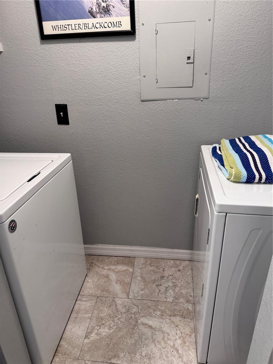 Image 18 of 24 For 9481 Highland Oak Drive 715