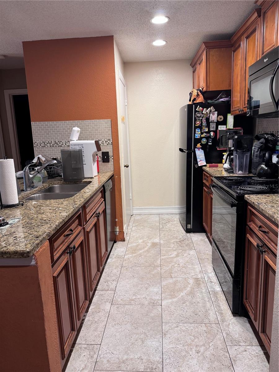 Image 7 of 24 For 9481 Highland Oak Drive 715
