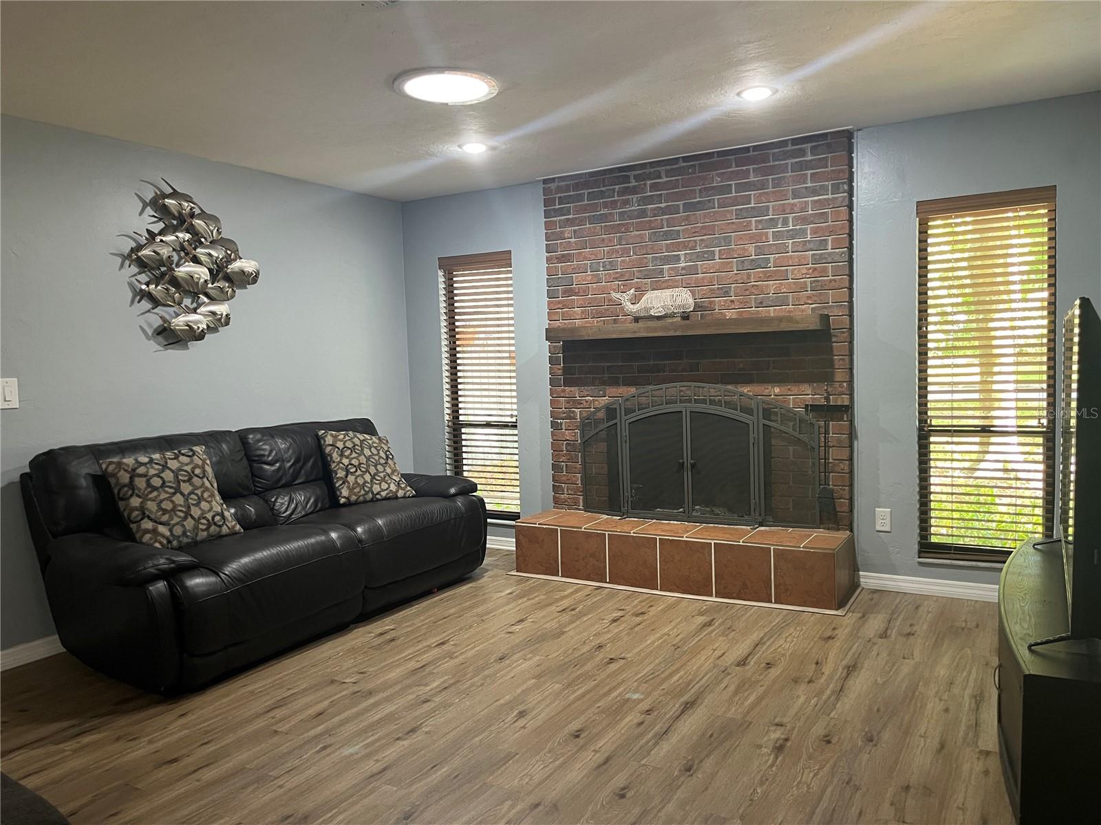 Image 5 of 92 For 216 75th Terrace