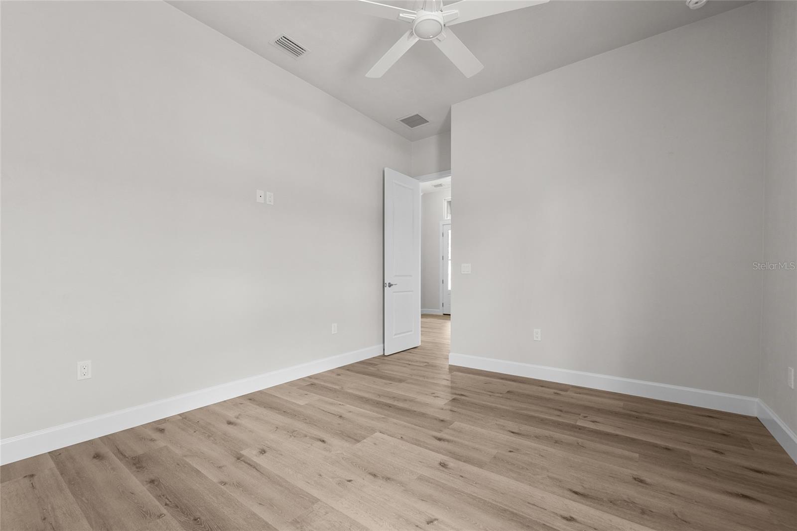 Image 21 of 37 For 13425 9th Road