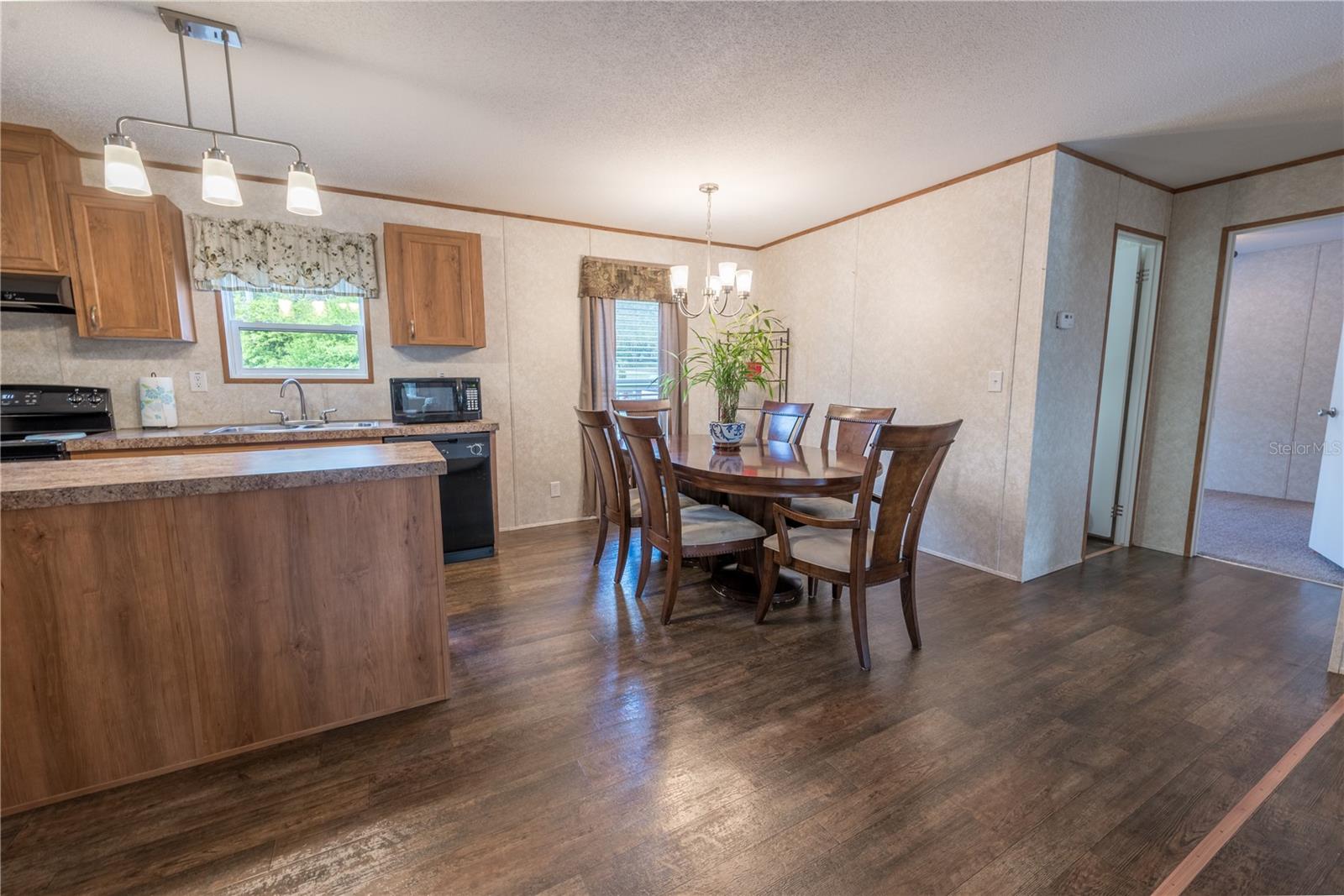 Image 9 of 44 For 7115 King Street