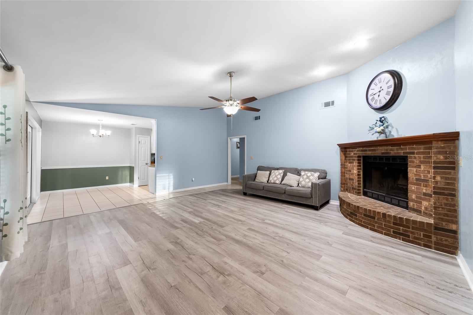 Image 4 of 48 For 5908 36th Place