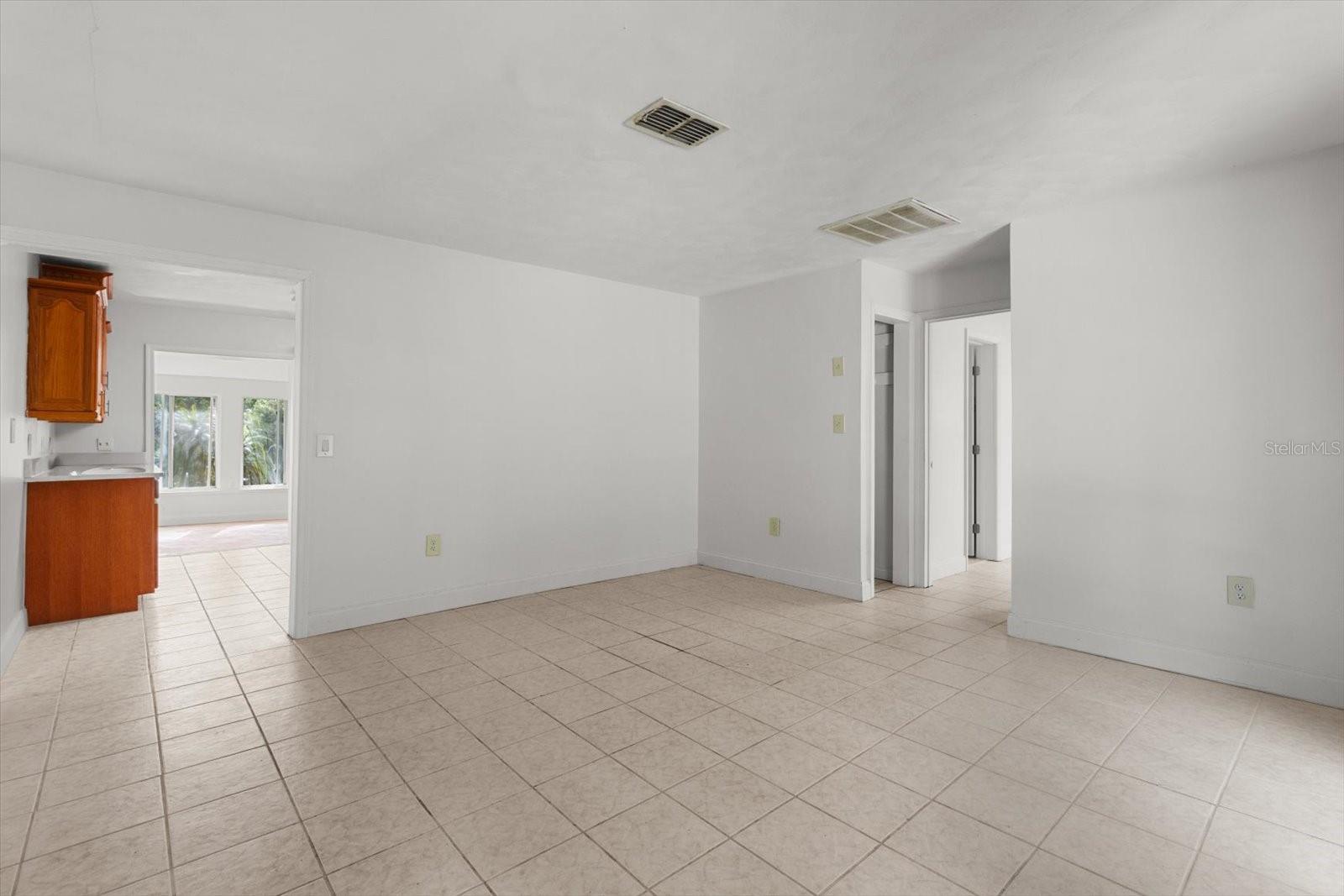 Image 16 of 61 For 841 Palm Springs Terrace