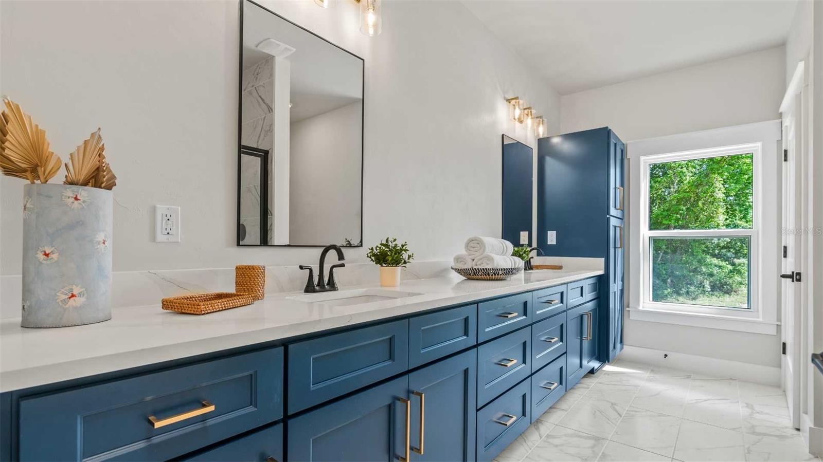 Image 14 of 42 For 10055 Fox Hollow Drive