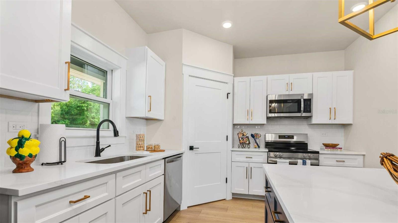Image 6 of 42 For 10055 Fox Hollow Drive