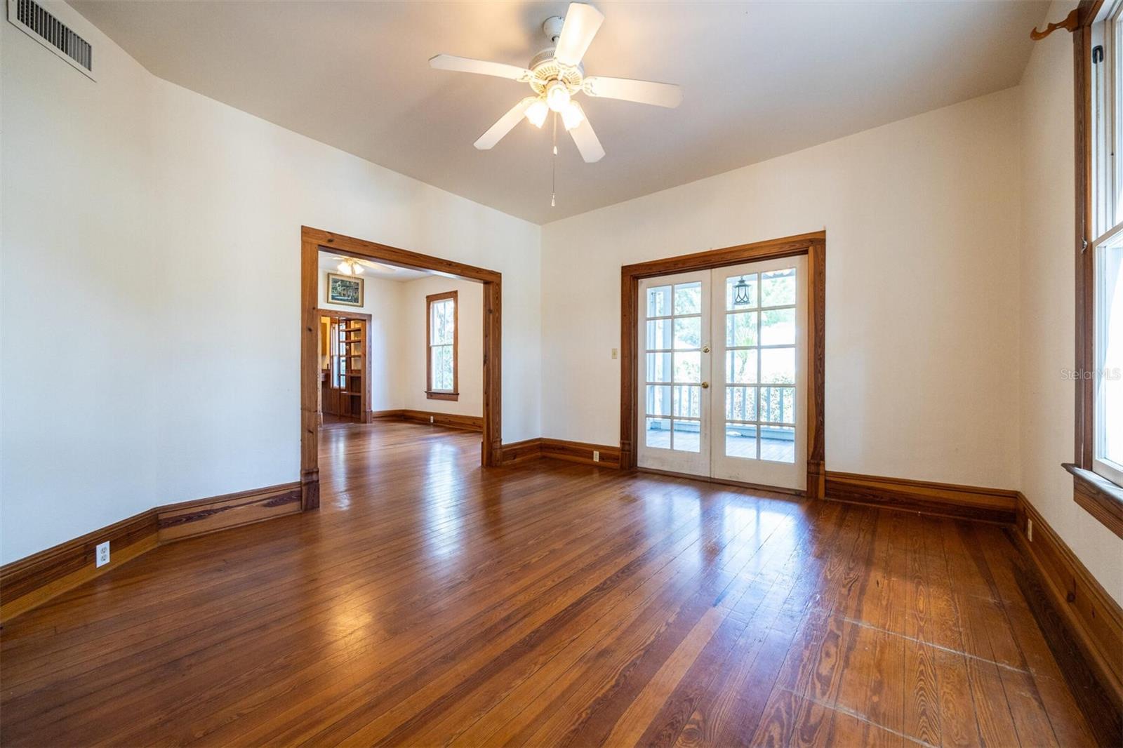 Image 18 of 89 For 562 2nd Avenue