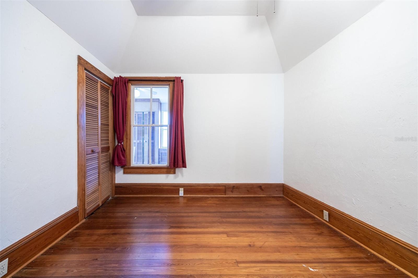 Image 31 of 89 For 562 2nd Avenue