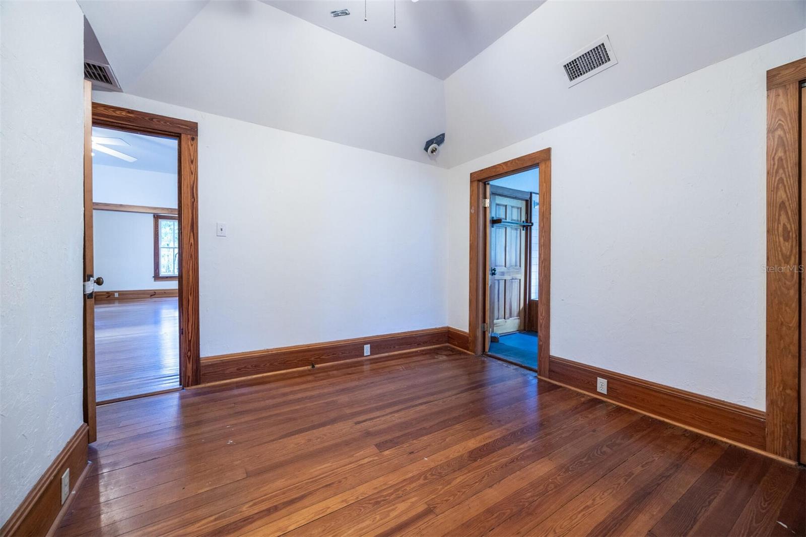 Image 33 of 89 For 562 2nd Avenue