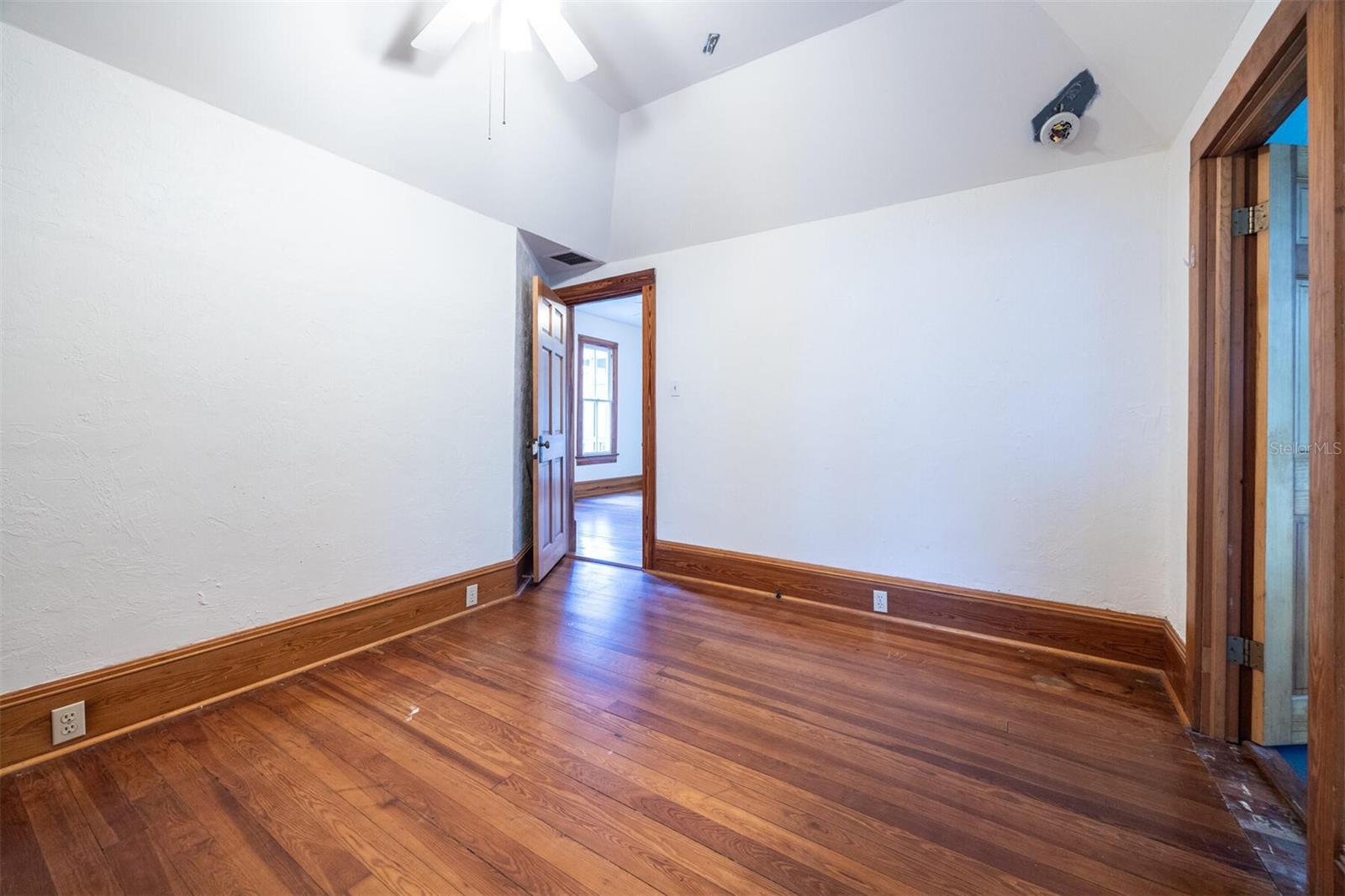 Image 34 of 89 For 562 2nd Avenue