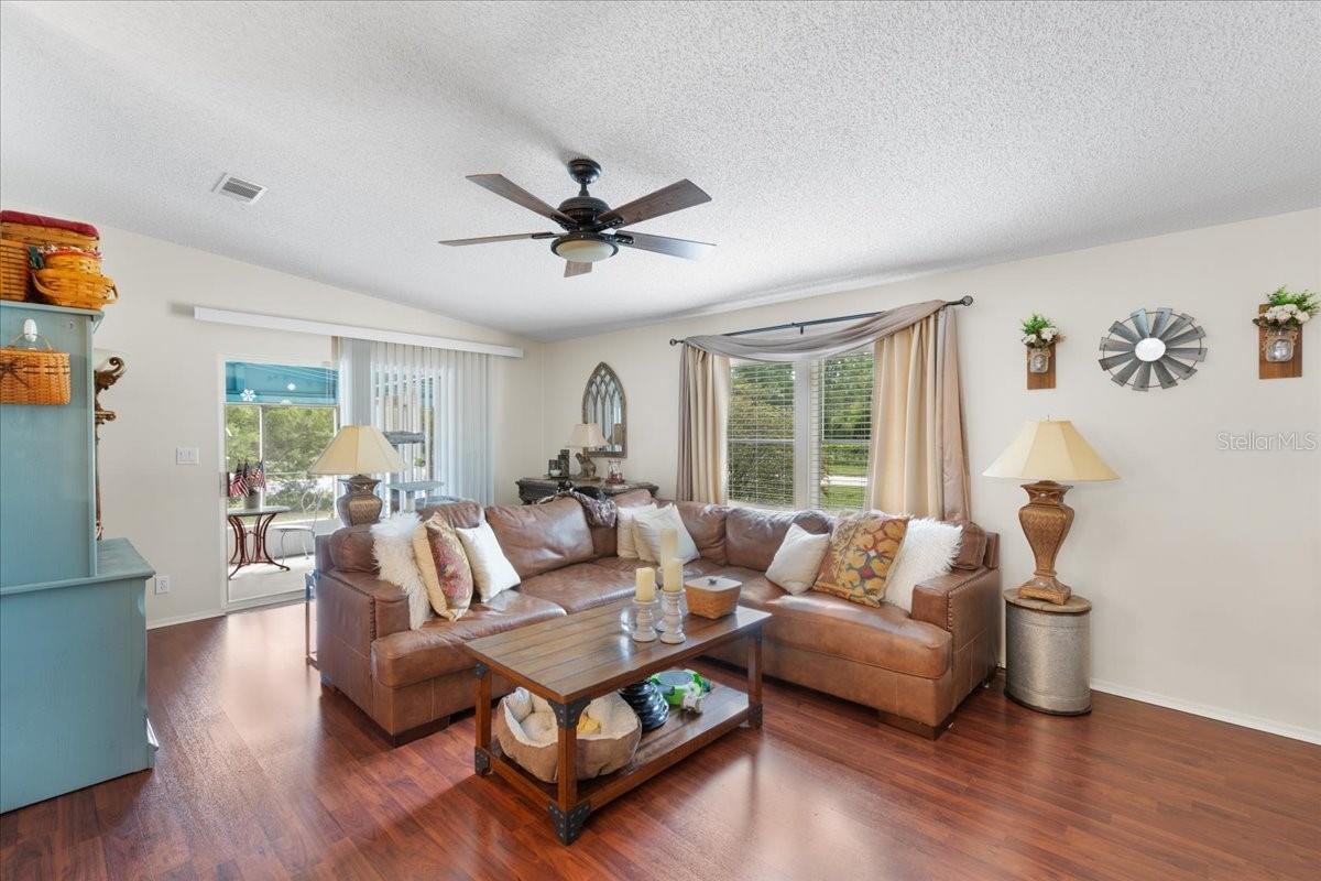 Image 4 of 46 For 6051 82nd Lane