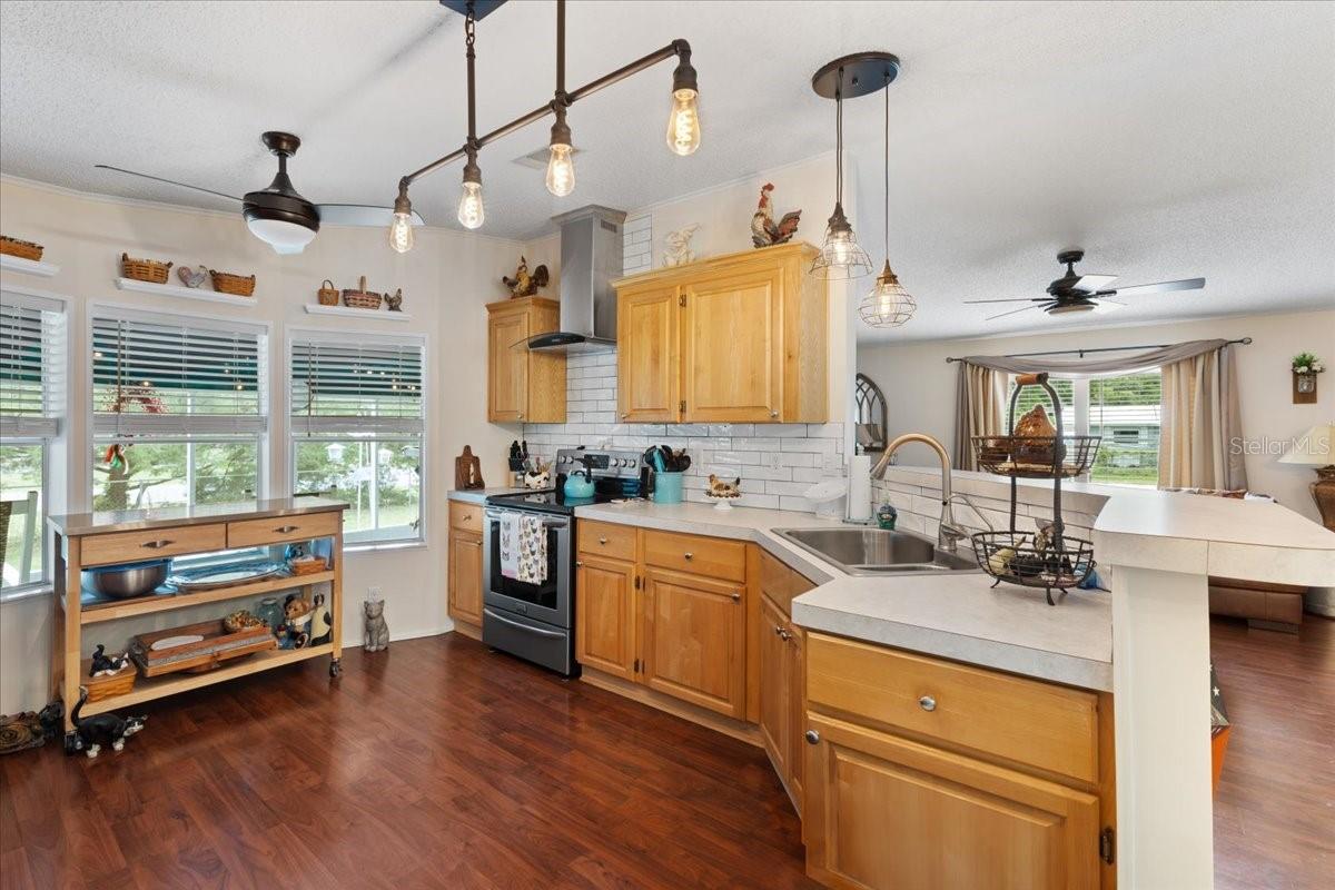Image 7 of 46 For 6051 82nd Lane