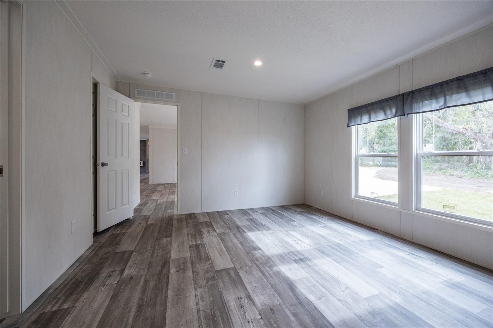 Image 10 of 36 For 14302 165 Place