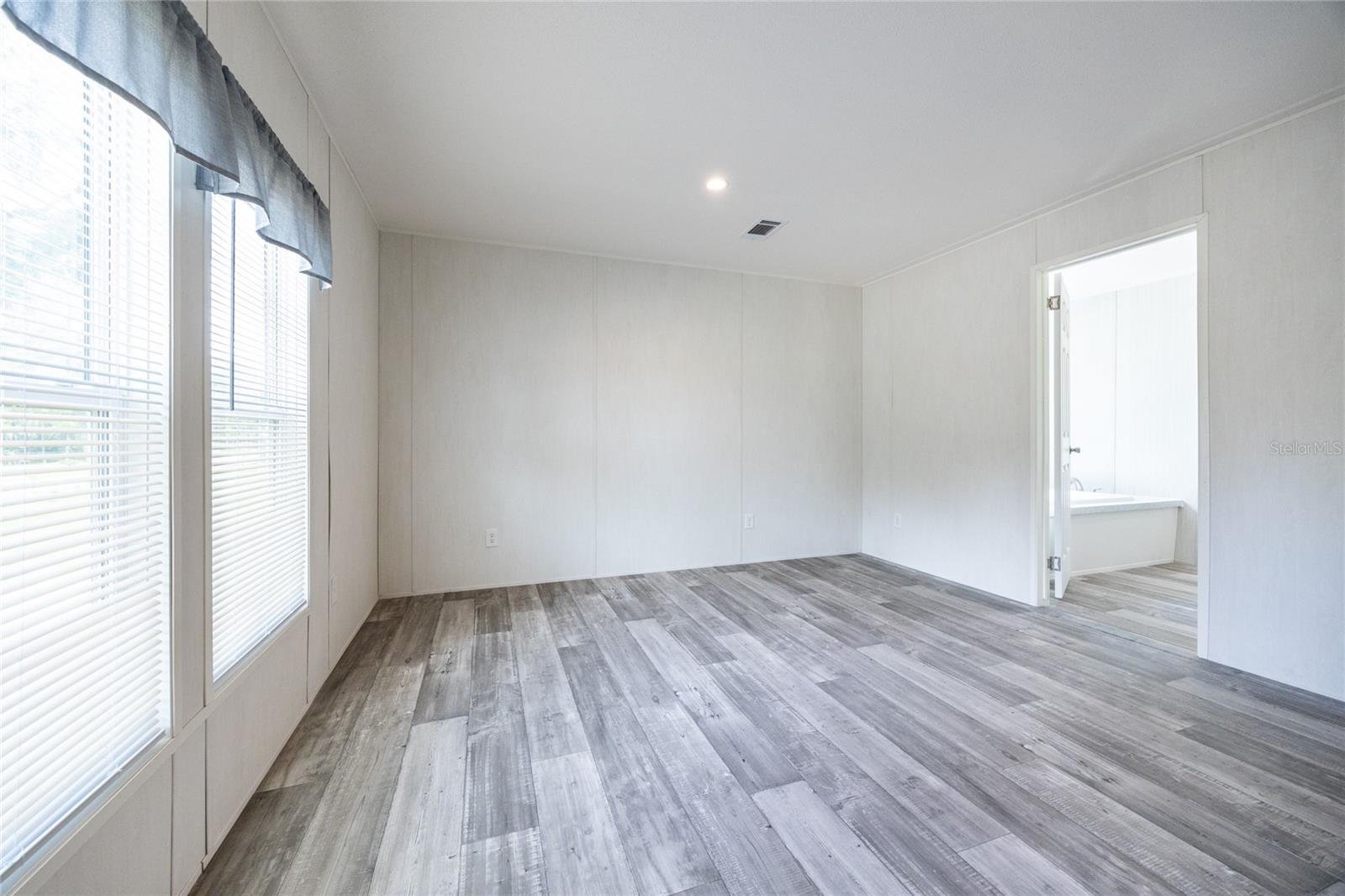 Image 16 of 45 For 14333 166 Place